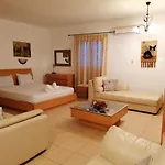 아파트 Litsa's House Platanias *