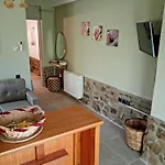 아파트 Litsa's House Platanias *
